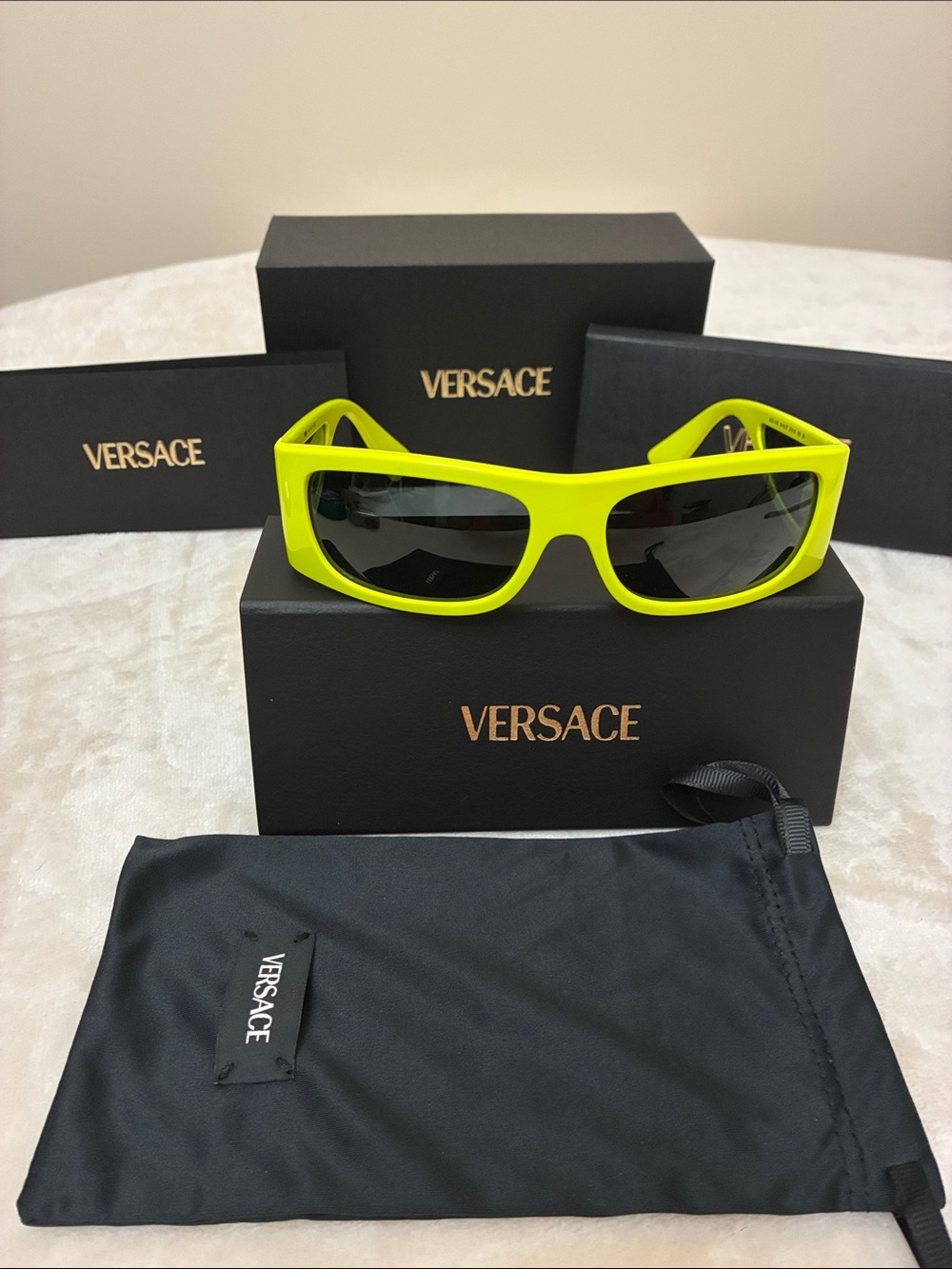 NWT Versace Sunglasses Yellow Fluo . Full Inclusion